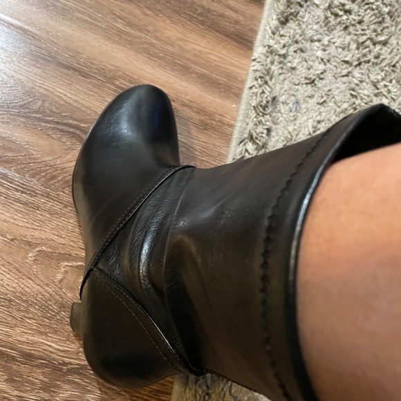 Brand new boots - Picture 10 of 14